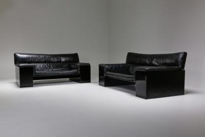 Cini Boeri Black Leather Italian design Cini Boeri Brigadier loveseats for Knoll 1980s