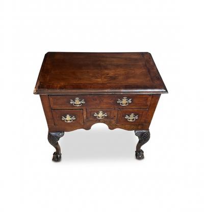 Classic Pair of Chippendale Style Walnut veneered Bedside Cabinets Side Tables