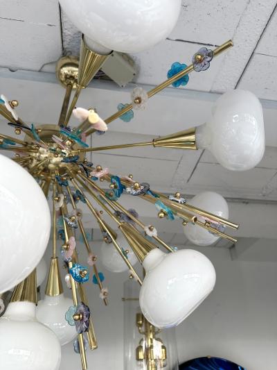 Contemporary Brass Sputnik Chandelier Flowers Murano Glass White Cup Italy