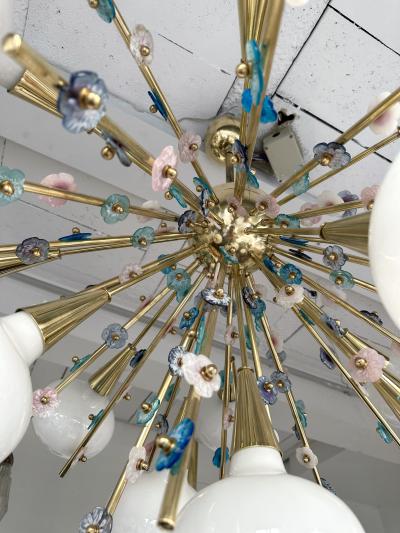 Contemporary Brass Sputnik Chandelier Flowers Murano Glass White Cup Italy