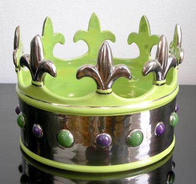 Contemporary Italian Apple Jade Green Majolica Crown Bowl with Platinum Accents