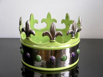 Contemporary Italian Apple Jade Green Majolica Crown Bowl with Platinum Accents