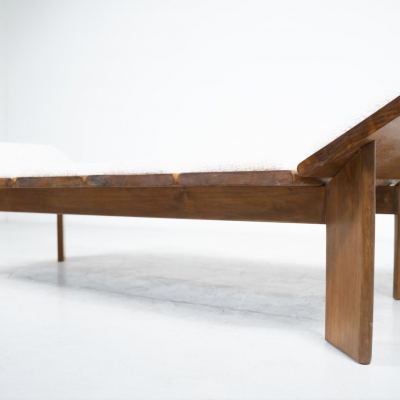 Contemporary Italian Daybed White Boucle Fabric and Wood