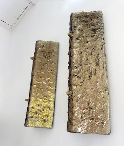 Contemporary Pair of Brass and Cola Folded Leaf Murano Glass Sconces Italy