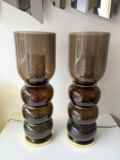 Contemporary Pair of Brass and Murano Glass Smoke Honeycomb Shades Lamps Italy