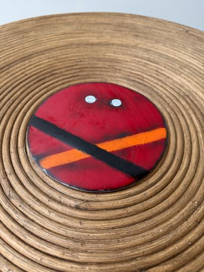 Contemporary Pair of Hammered Brass Rattan Enamel Metal Side Tables Italy