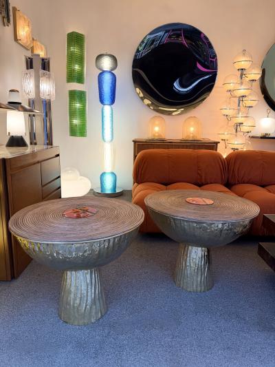 Contemporary Pair of Hammered Brass Rattan Enamel Metal Side Tables Italy