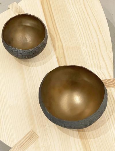 Cristina Salusti 2 ceramic bowls with bronze glaze 2023