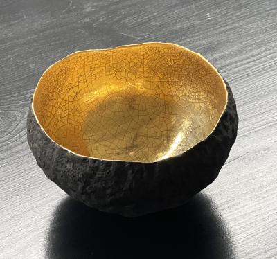 Cristina Salusti Round ceramic bowl with gold