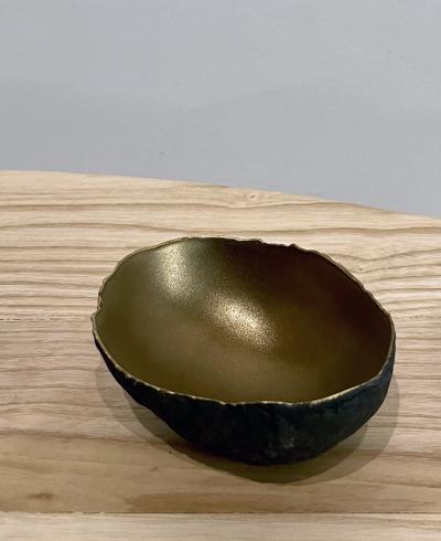 Cristina Salusti Set of 3 oval ceramics with bronze glaze