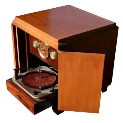 Crosley Radio Vintage Crosley Turntable and Radio