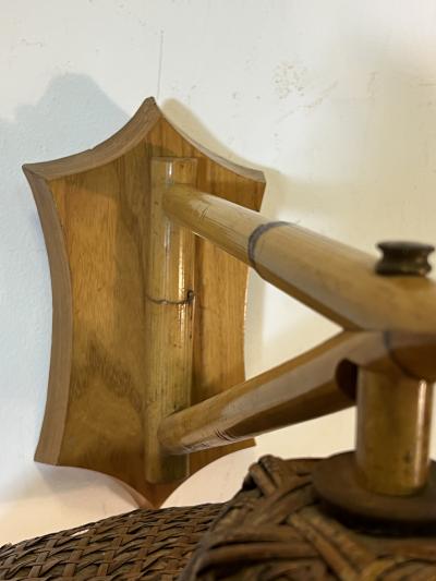 DECORATIVE PAIR OF 1940S BAMBOO CANE AND WICKER CHINOISERIE SCONCES