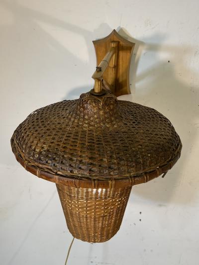 DECORATIVE PAIR OF 1940S BAMBOO CANE AND WICKER CHINOISERIE SCONCES