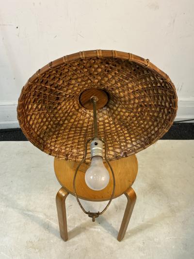 DECORATIVE PAIR OF 1940S BAMBOO CANE AND WICKER CHINOISERIE SCONCES