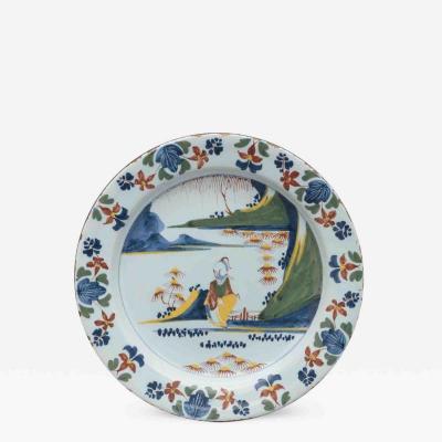 DELFT CHARGER WITH CHINOISERIE DECORATION