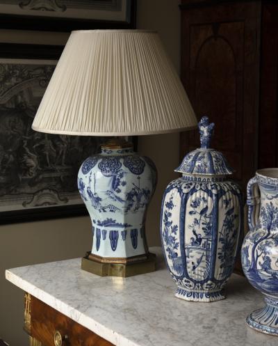 DELFT OCTAGONAL BALUSTER VASE IN THE CHINOISERIE TASTE CONVERTED TO A LAMP