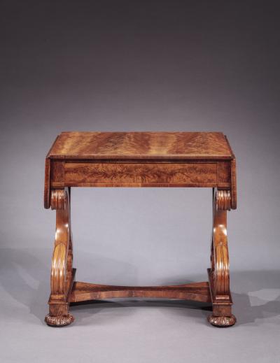 DIMINUTIVE CLASSICAL SOFA TABLE