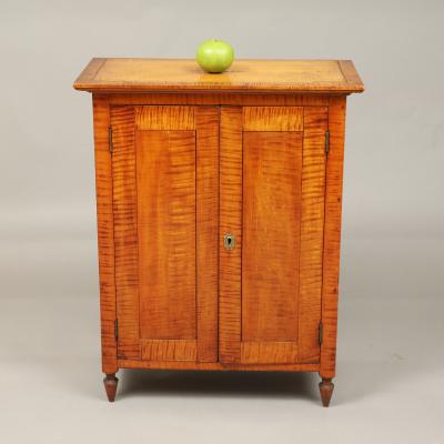 DIMINUTIVE FEDERAL CABINET