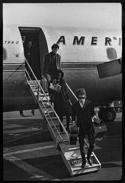 Daniel Kramer Bob Dylan Joan Baez Arriving in Buffalo NY