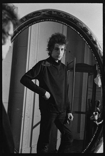 Daniel Kramer Bob Dylan in Albert Grossmans Apartment