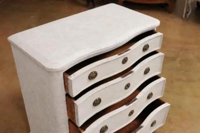 Danish 1880s Off White Painted Serpentine Front Chest with Graduated Drawers