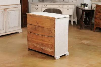 Danish 1880s Off White Painted Serpentine Front Chest with Graduated Drawers