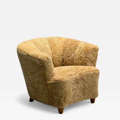 Danish Cabinetmaker Banana Lounge Chair Honey Sheepskin Denmark 1940s