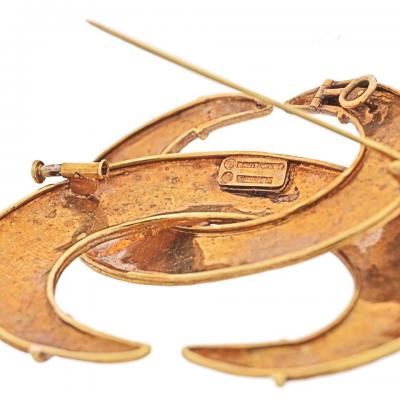 David Webb DAVID WEBB 18K YELLOW GOLD INTERLOCKING CRECENT HAMMERED BROOCH