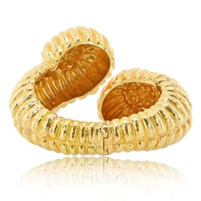 David Webb DAVID WEBB BYPASS 18K YELLOW GOLD BYPASS FLUTED CROSSOVER BRACELET