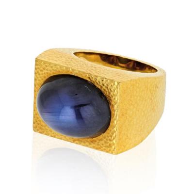 David Webb DAVID WEBB HAMMERED FINISH 18K YELLOW GOLD STAR SAPPHIRES RING