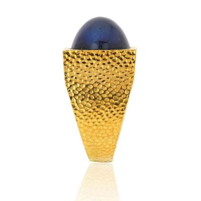 David Webb DAVID WEBB HAMMERED FINISH 18K YELLOW GOLD STAR SAPPHIRES RING