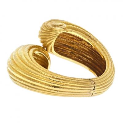 David Webb DAVID WEBB PLATINUM 18K YELLOW GOLD HAMMERED SWIRL CROSSOVER HINGED BRACELET