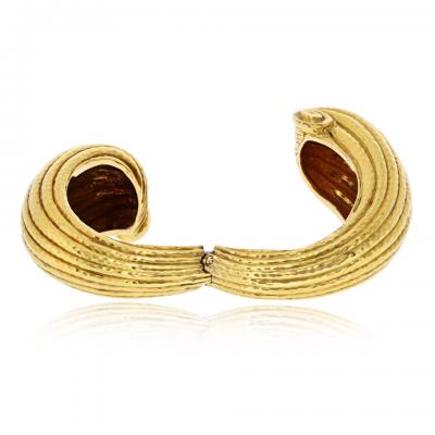 David Webb David Webb 18K Yellow Gold Scroll Crossover Fluted Bracelet