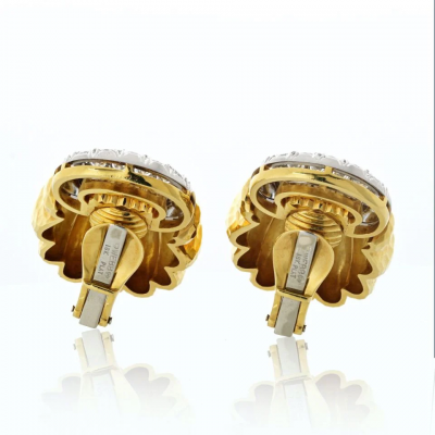 David Webb David Webb Platinum 18K Yellow Gold Shell Motif Diamond Clip On Earrings