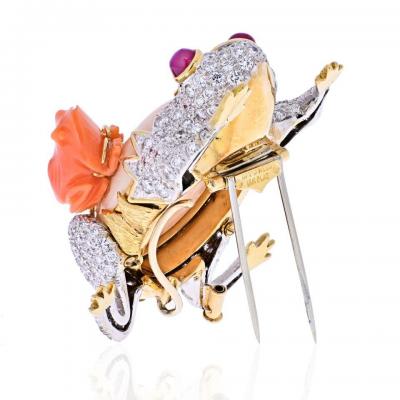 David Webb PLATINUM 18K GOLD RED EYE FROG WITH A BABY FROG IN DIAMONDS CORAL BROOCH