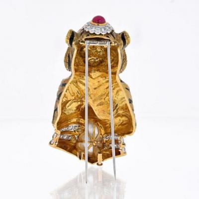 David Webb PLATINUM 18K YELLOW GOLD BLACK STRIPED TIGER WITH EMERALD RUBY PEARL BROOCH