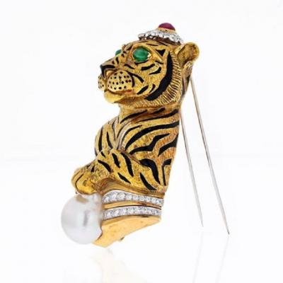 David Webb PLATINUM 18K YELLOW GOLD BLACK STRIPED TIGER WITH EMERALD RUBY PEARL BROOCH