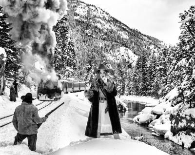 David Yarrow Cara And The Robbers AP3 