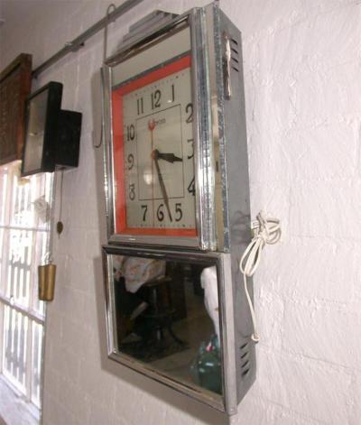 Deco Electric Wall Clock