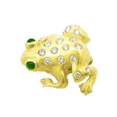 Diamond Frog Pin in 18 karat Satin Finish