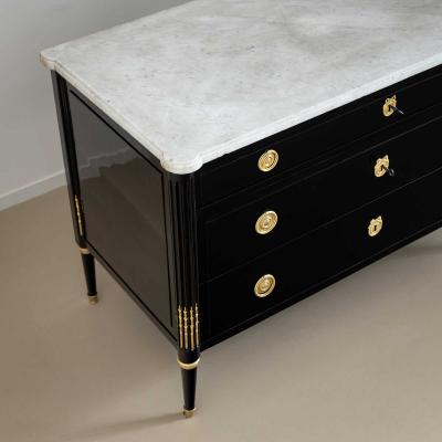 Directoire Chest of Drawers with white Marble Top France circa 1800