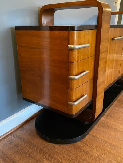 Donald Deskey RARE EXCEPTIONAL MODERNIST ART DECO SIDEBOARD IN THE MANNER OF DONALD DESKEY