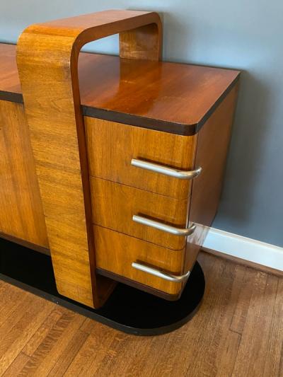 Donald Deskey RARE EXCEPTIONAL MODERNIST ART DECO SIDEBOARD IN THE MANNER OF DONALD DESKEY