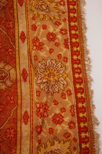 Donegal rug with unusual coloration