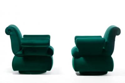 Dorothy Draper Dorothy Draper Style Hollywood Regency Swivel Arm Chairs in Emerald Velvet