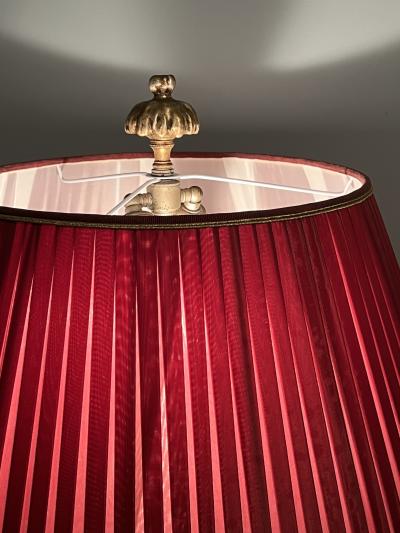 Dorothy Draper EXQUISITE PAIR OF SILVERED NEOCLASSICAL URN PLASTER LAMPS BY DOROTHY DRAPER