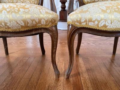 Dorothy Draper Pair of Fancy French Louis XV Refined Fauteuils Chairs Mid Century