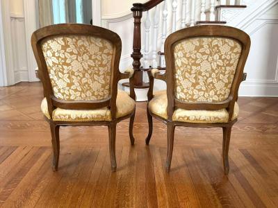 Dorothy Draper Pair of Fancy French Louis XV Refined Fauteuils Chairs Mid Century