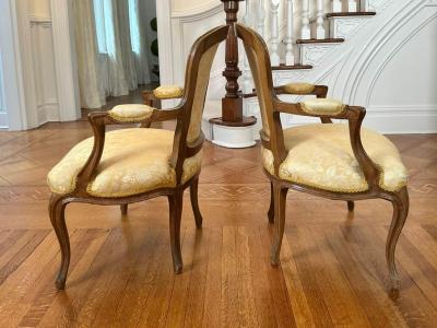Dorothy Draper Pair of Fancy French Louis XV Refined Fauteuils Chairs Mid Century