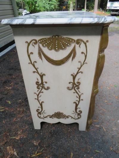 Dorothy Draper Stunning Dorothy Draper style Marble Top Chest Gilt Decoration